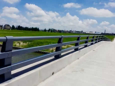 Field of metal guardrails
